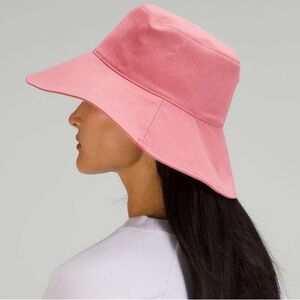 Lululemon wide brim logo bucket hat in brier rose pink M/L